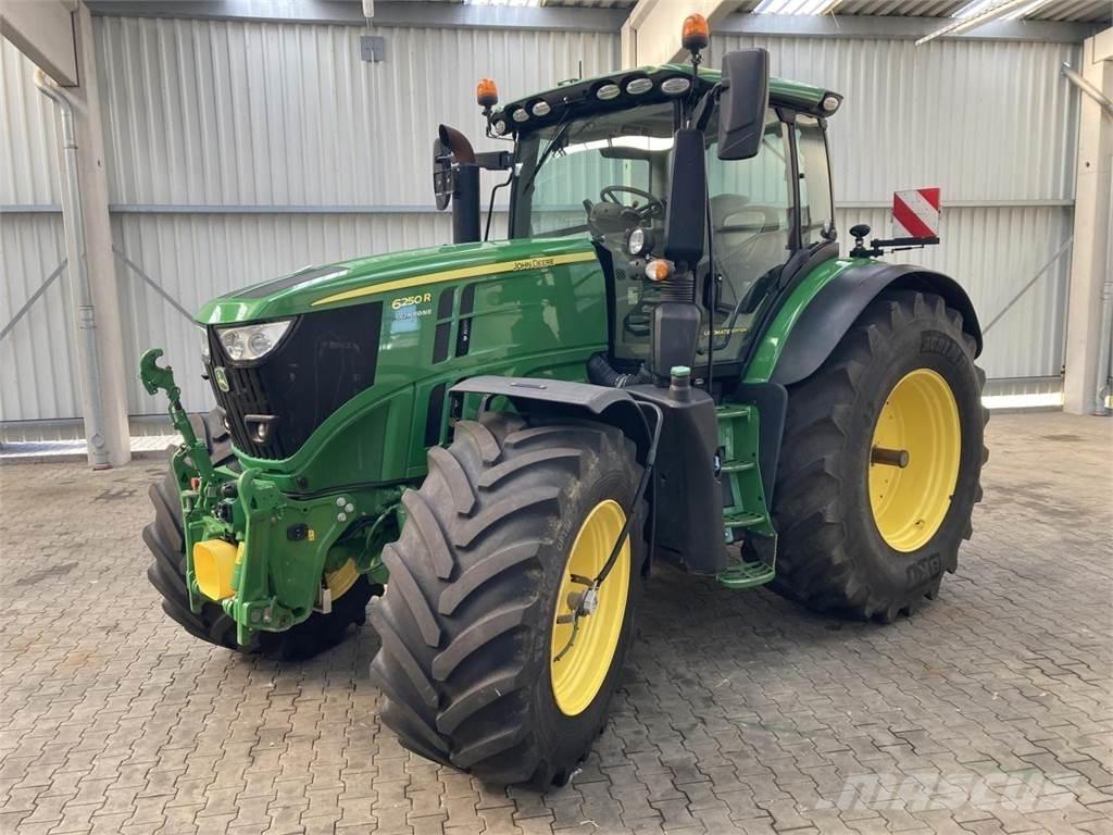 John Deere 6250R Traktory