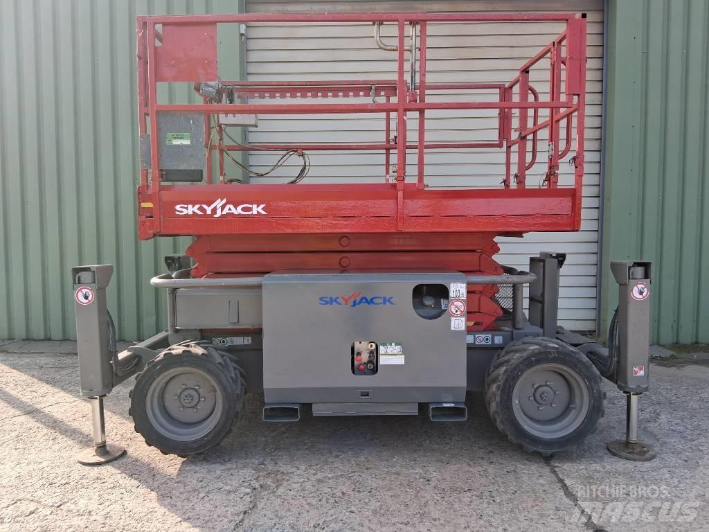 SkyJack SJ 6832 RT Nůžková zvedací plošina