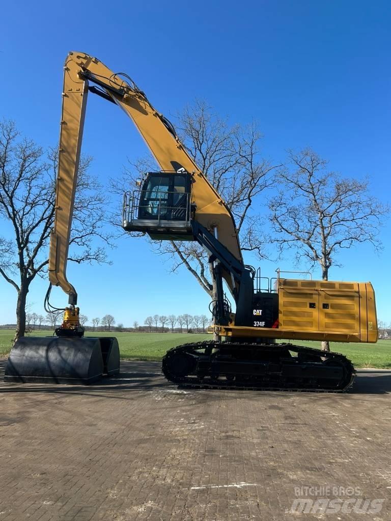 CAT 374 F Stroje pro manipulaci s odpadem