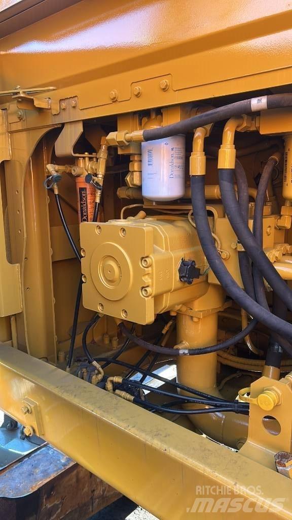 CAT 374 F Stroje pro manipulaci s odpadem