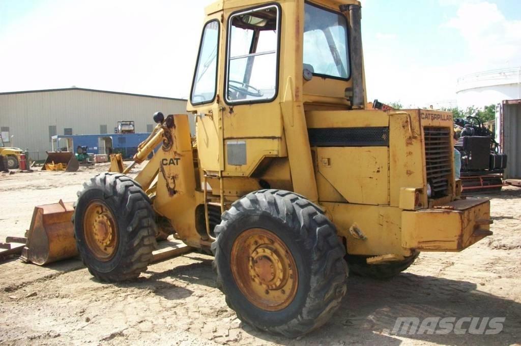 CAT 910 Kolové nakladače
