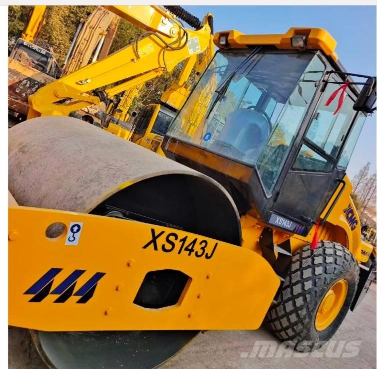 XCMG XS 142 J Půdní kompaktory