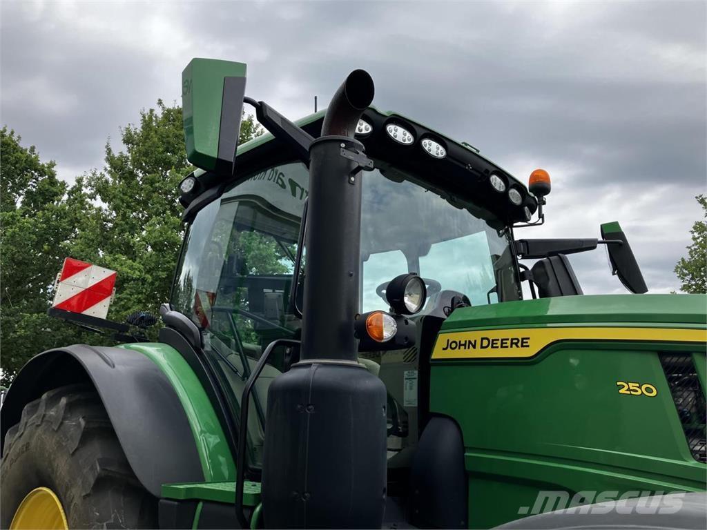 John Deere 6R 250 Traktory