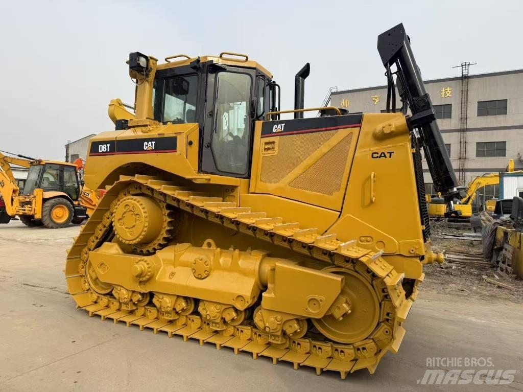 CAT D 8 T Pásové dozery