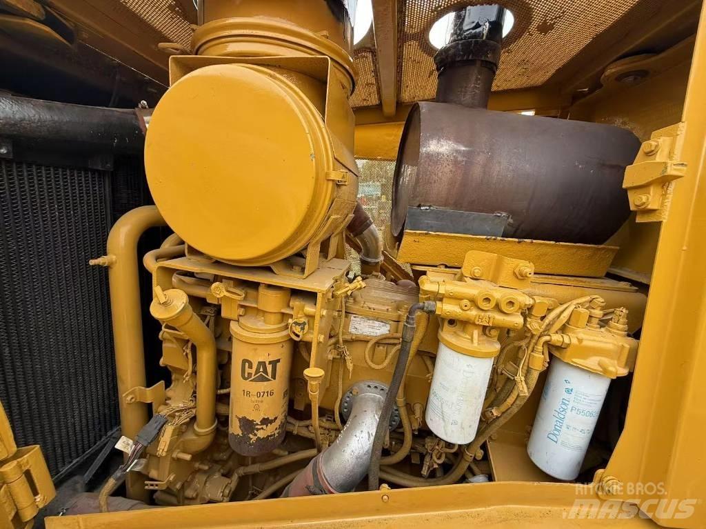 CAT D 8 T Pásové dozery