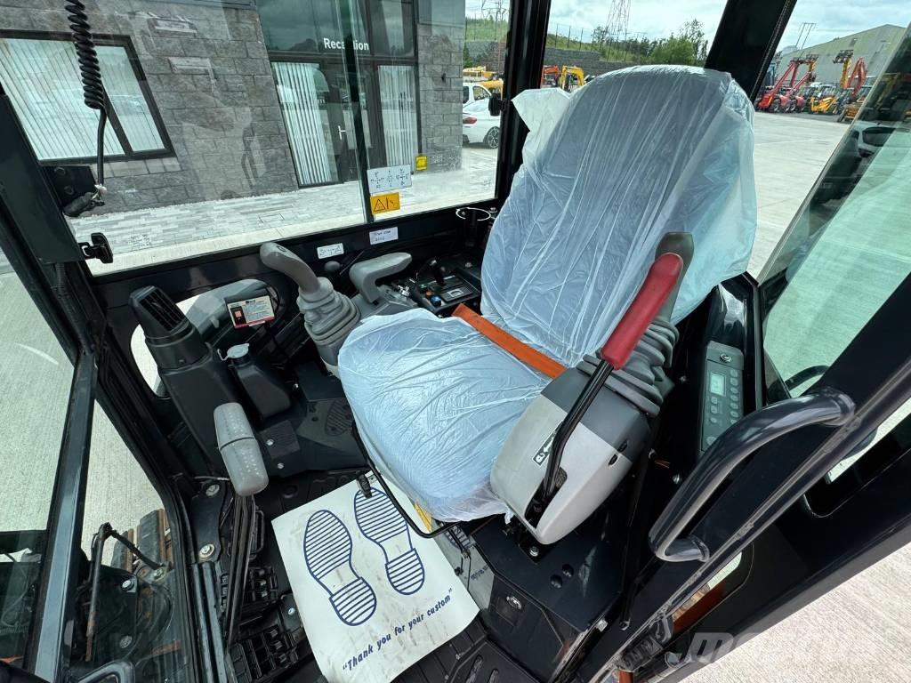 Hitachi ZX 26 U-6CLR Mini rýpadla < 7t
