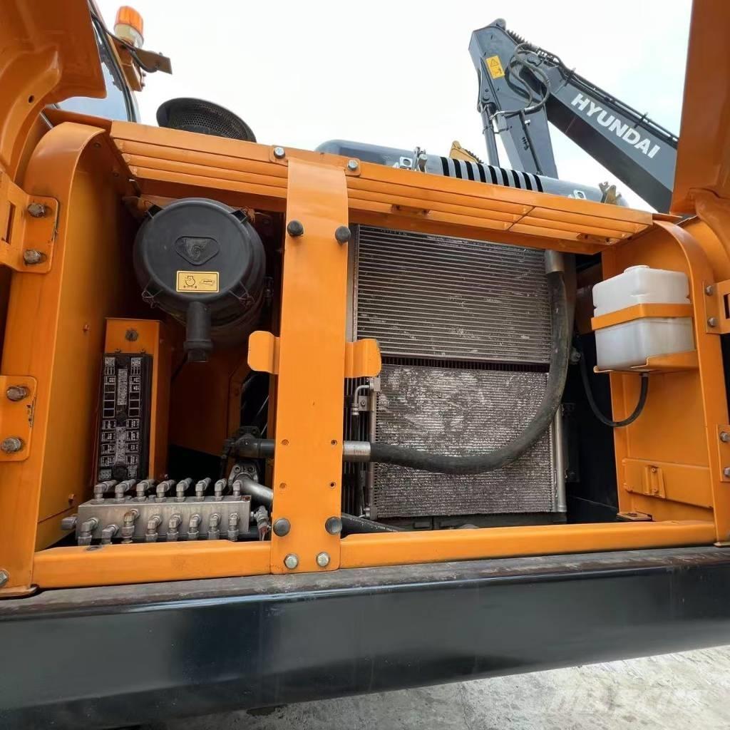 Hyundai R220LC-9S Midi rýpadla 7t - 12t