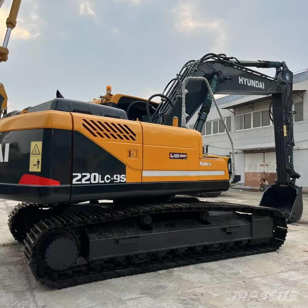 Hyundai R220LC-9S Midi rýpadla 7t - 12t