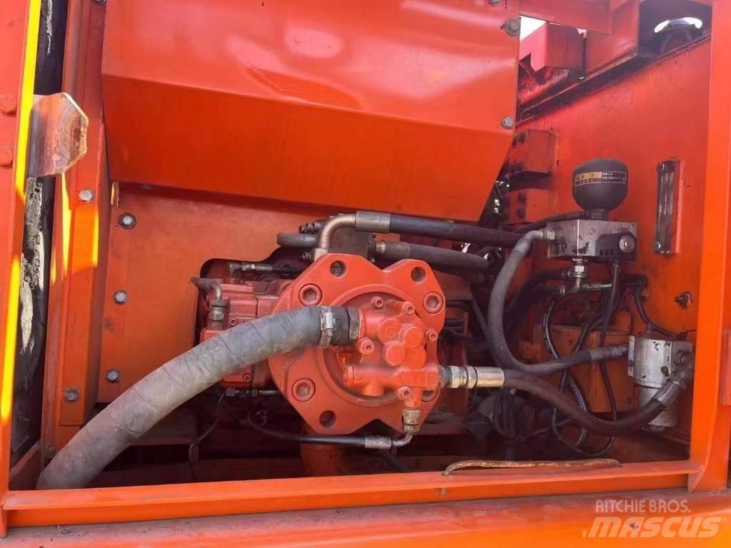 Doosan DH 220 Pásová rýpadla
