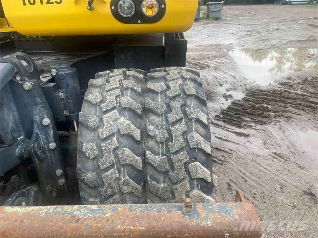 Komatsu PW148-10 Kolová rýpadla