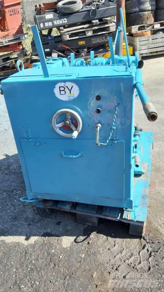 Hanix 32 HP Stavebnictví - ostatní