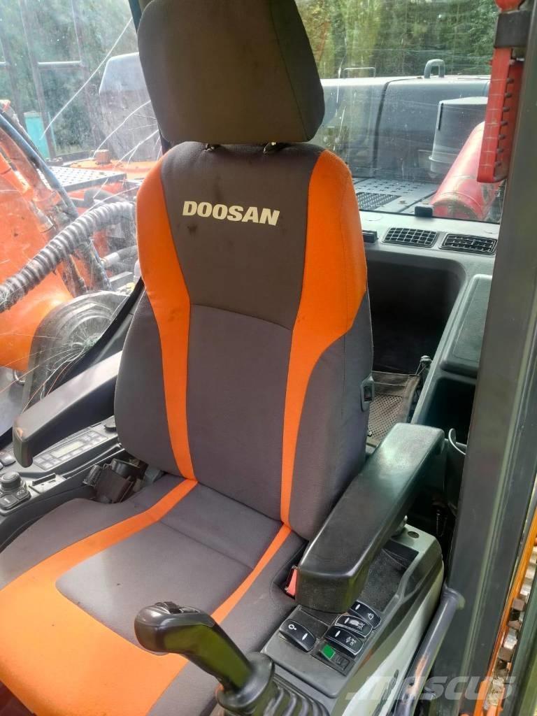 Doosan DX 300 LC Pásová rýpadla