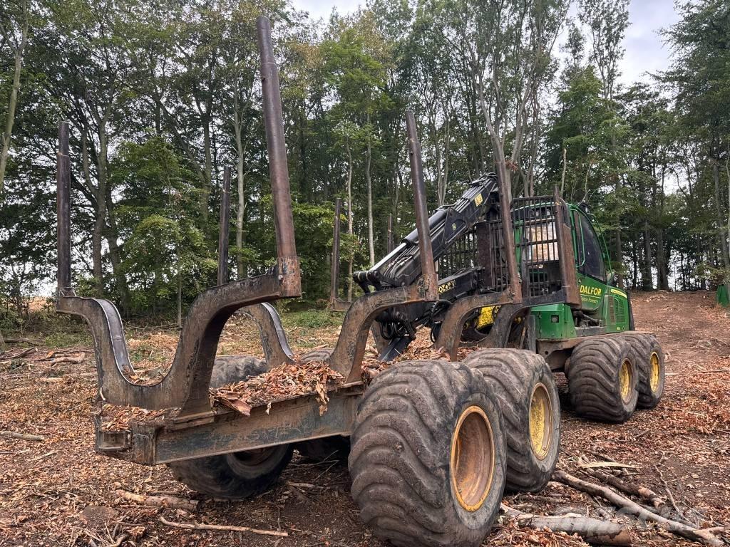 John Deere 1110 E Vyvážecí traktory