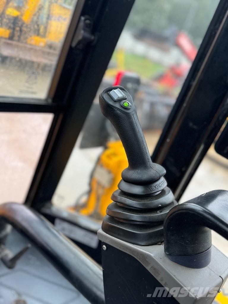 JCB 3 CX / compact Rýpadlo-nakladače