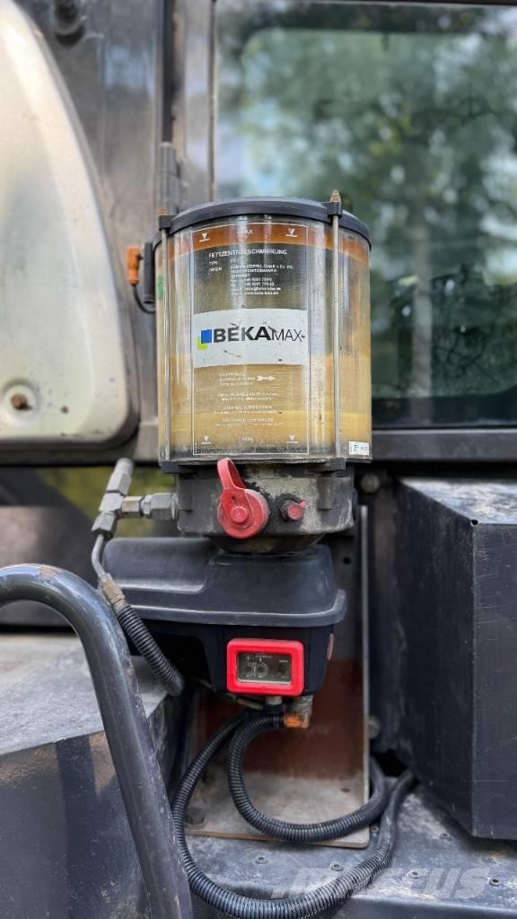 Hitachi ZW 140 Kolové nakladače