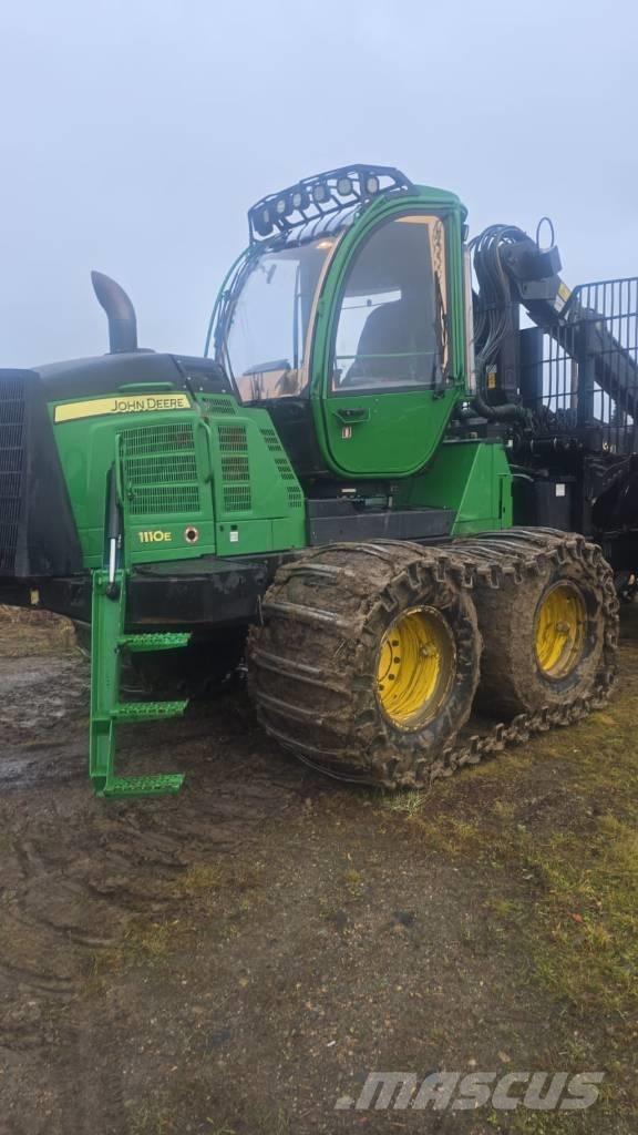 John Deere 1110 E Vyvážecí traktory