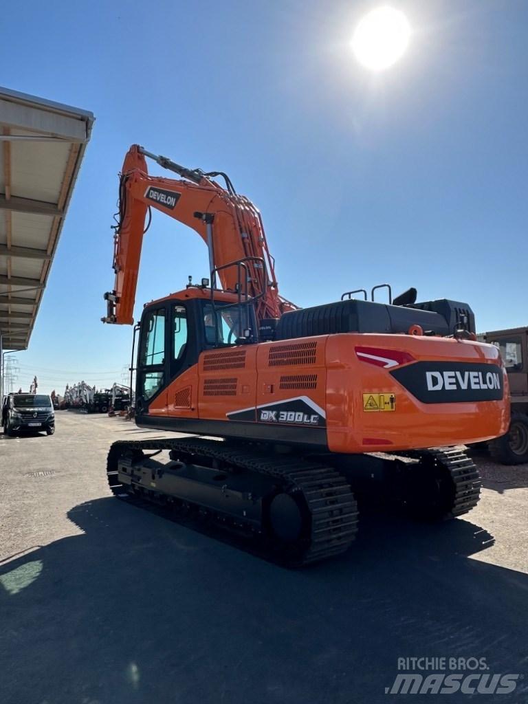 Develon DX300Lc-7 Pásová rýpadla