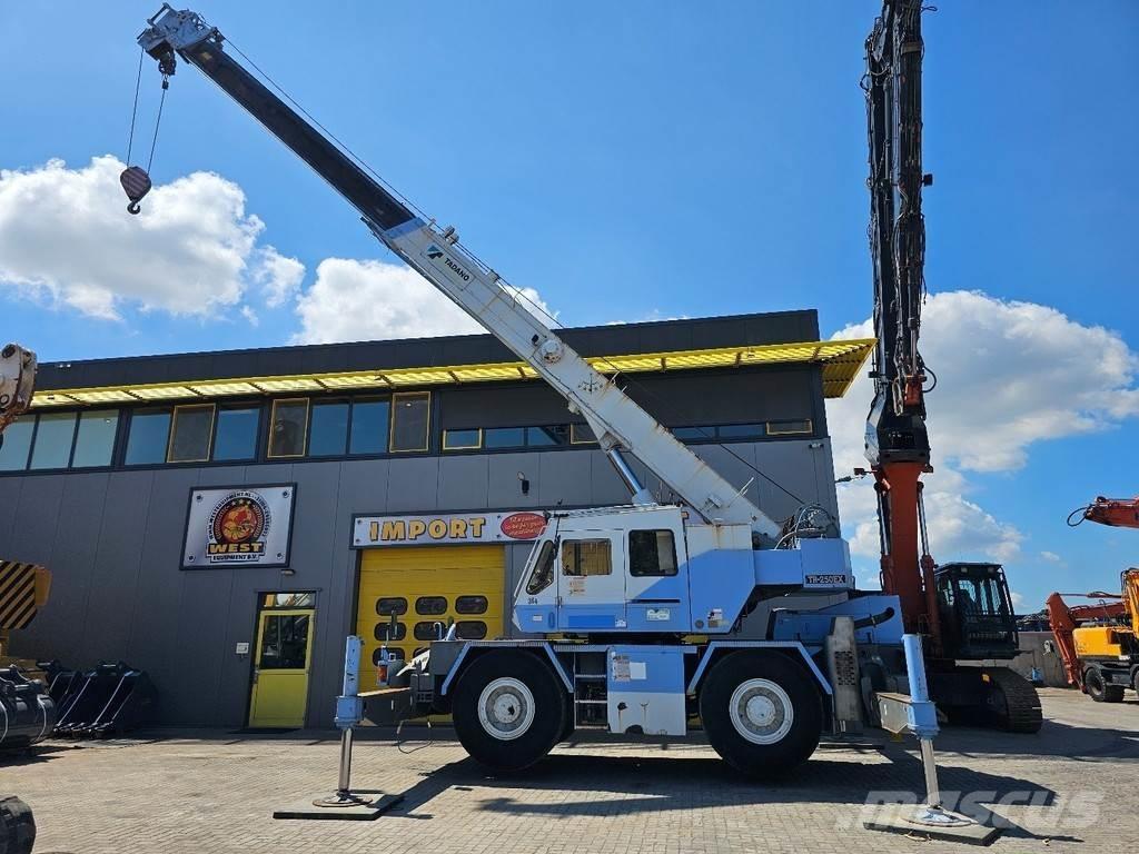 Tadano TR250E Univerzální terénní jeřáby