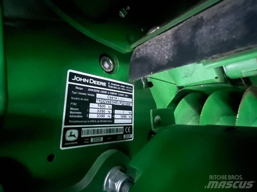 John Deere V451R Lis na válcové balíky