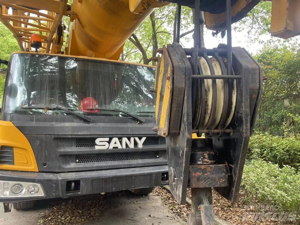 Sany 1000A Univerzální terénní jeřáby