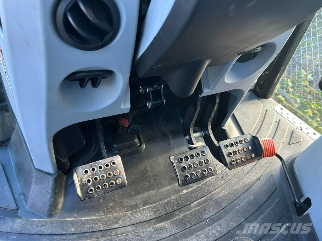 New Holland T 5.105 Traktory