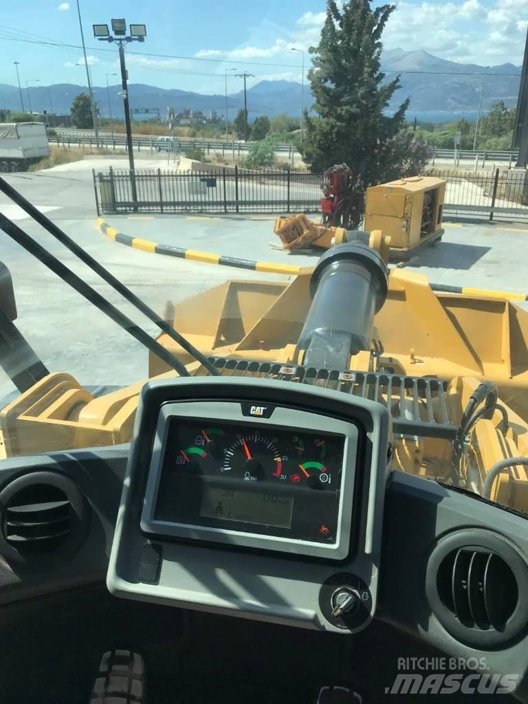 CAT 972M Kolové nakladače