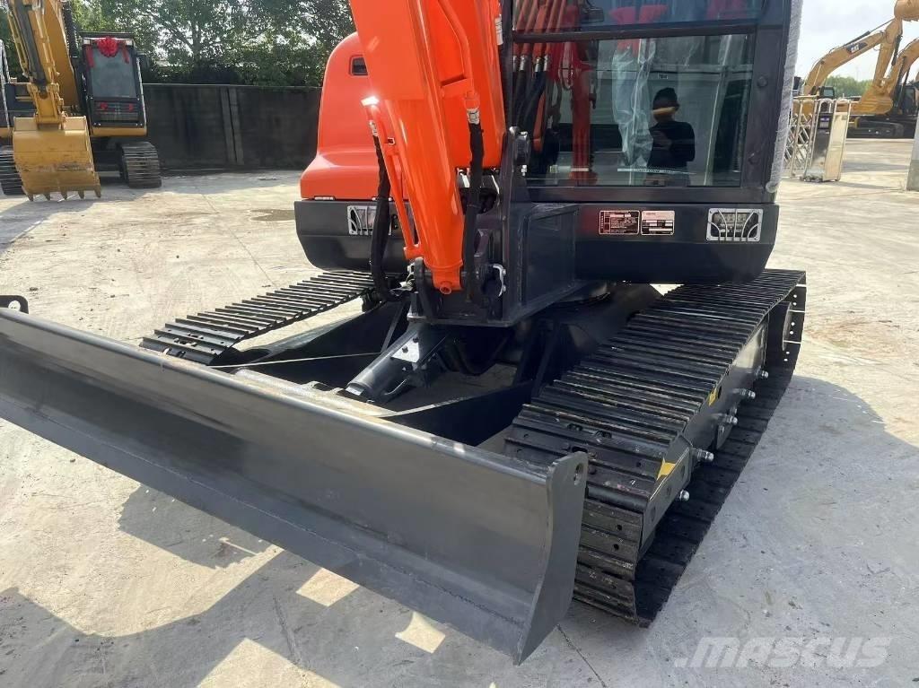 Doosan DX 60-9 C Midi rýpadla 7t - 12t