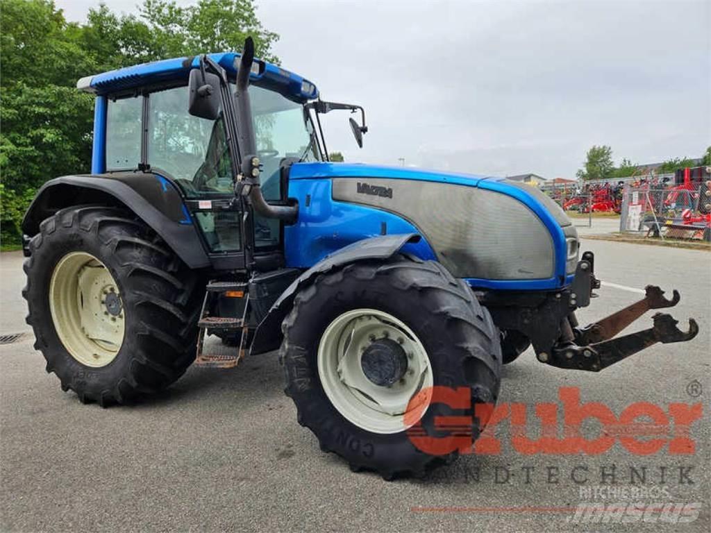 Valtra T 140 Traktory