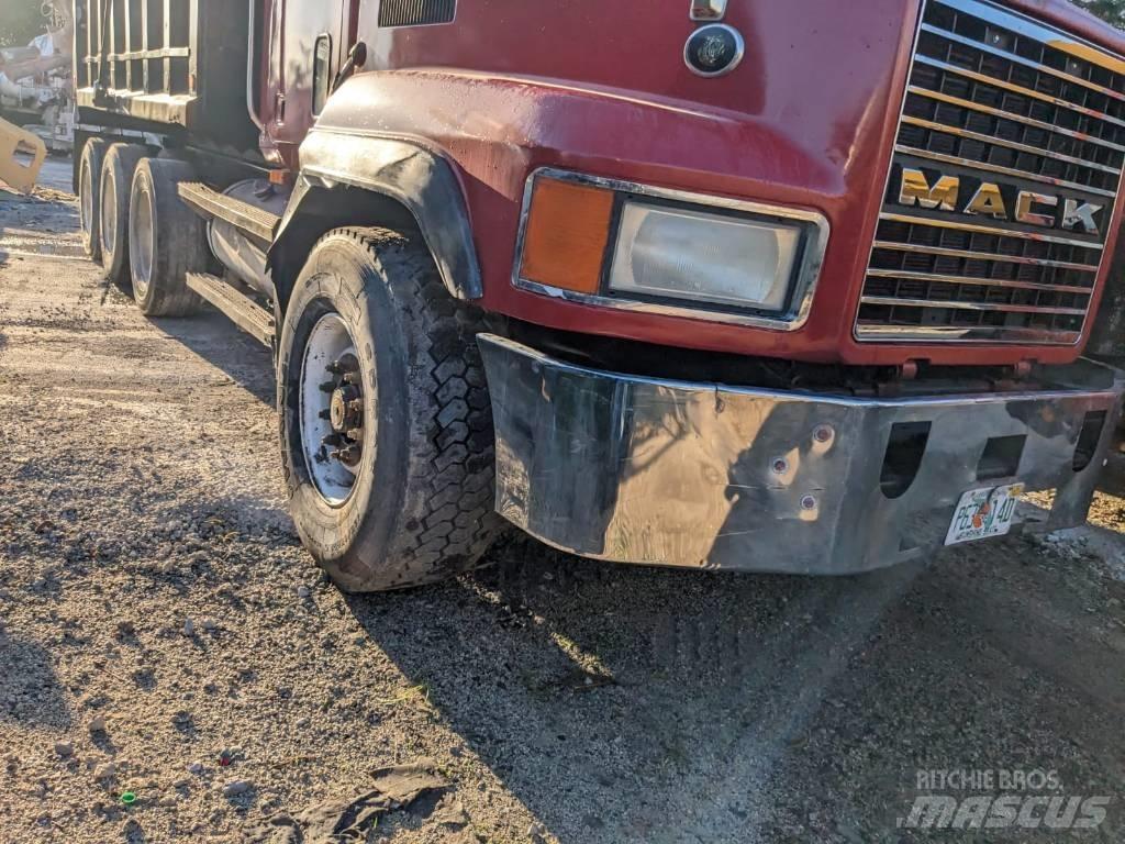 Mack CL 713 Sklápěče