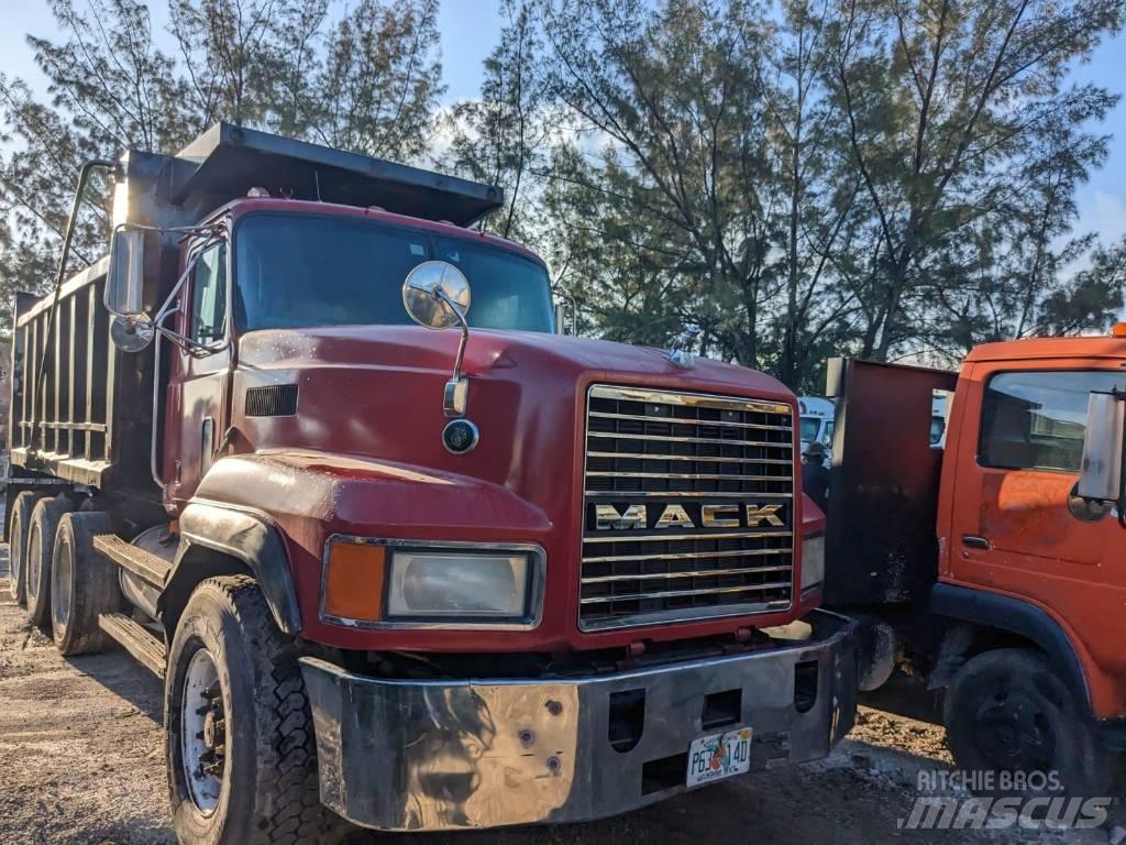 Mack CL 713 Sklápěče