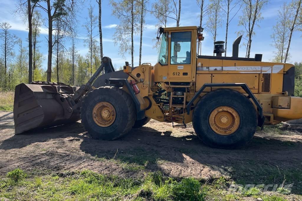 Volvo L 220 Kolové nakladače