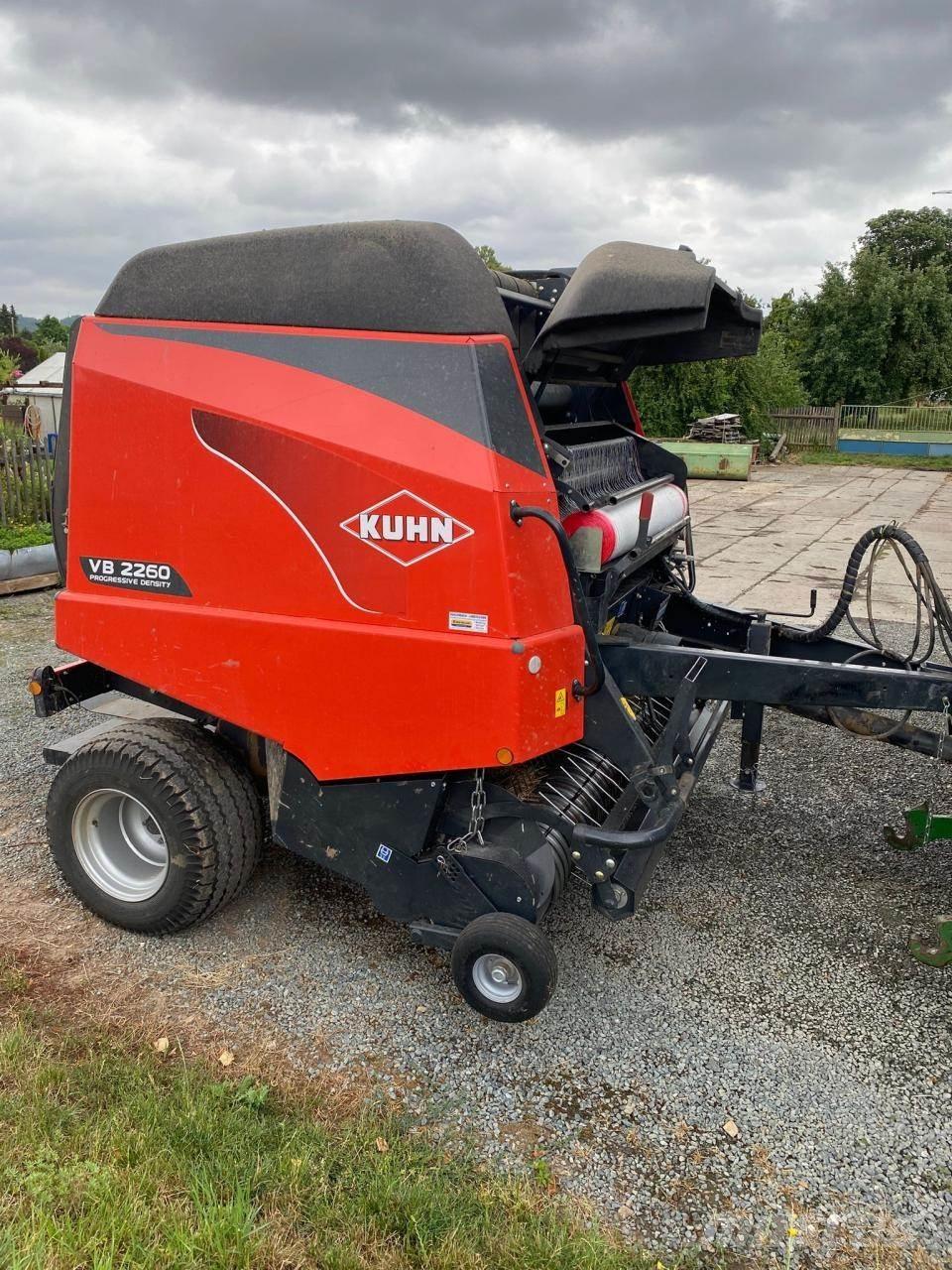 Kuhn VB 2260 Lis na válcové balíky