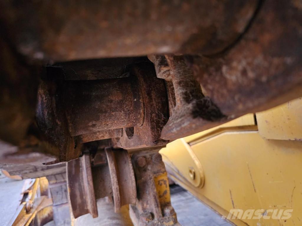 CAT D6T Pásové dozery