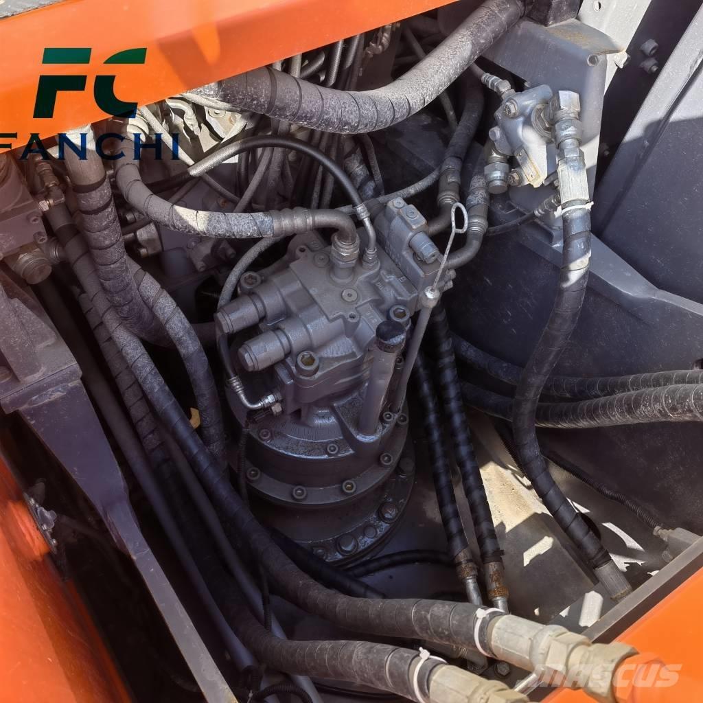 Hitachi ZX 200 Pásová rýpadla