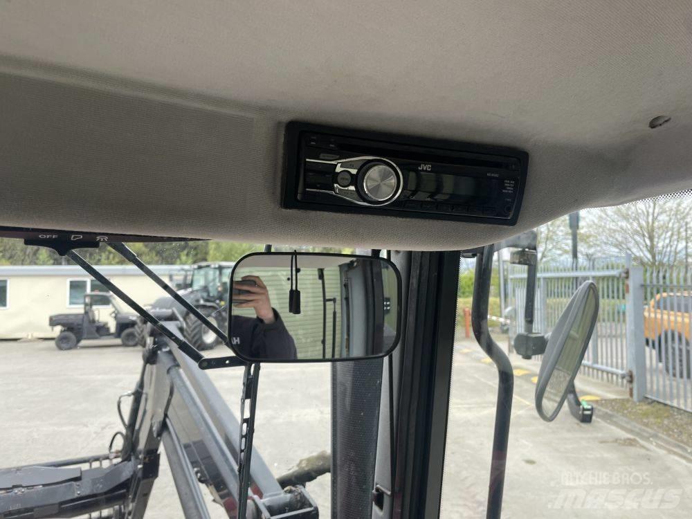 Valtra A 83 Traktory