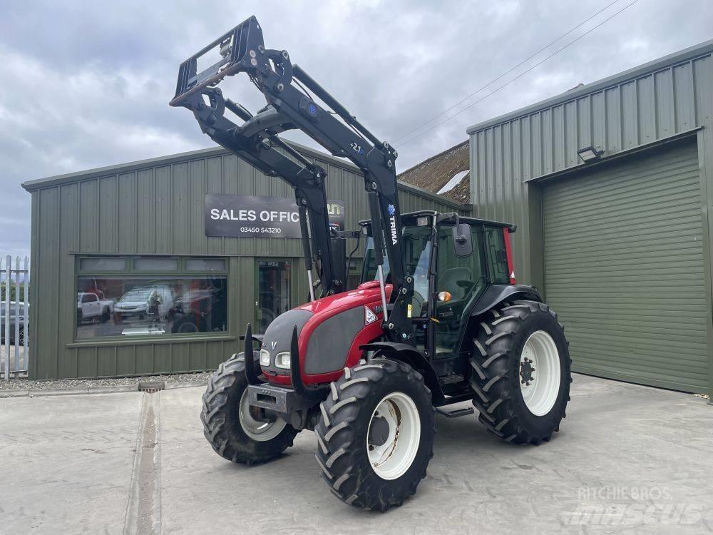 Valtra A 83 Traktory