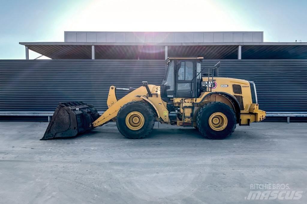 CAT 950M Kolové nakladače