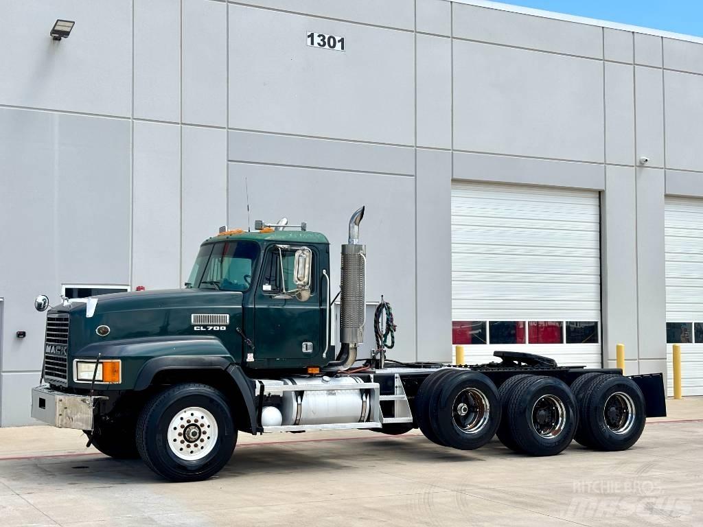 Mack CL 713 Tahače