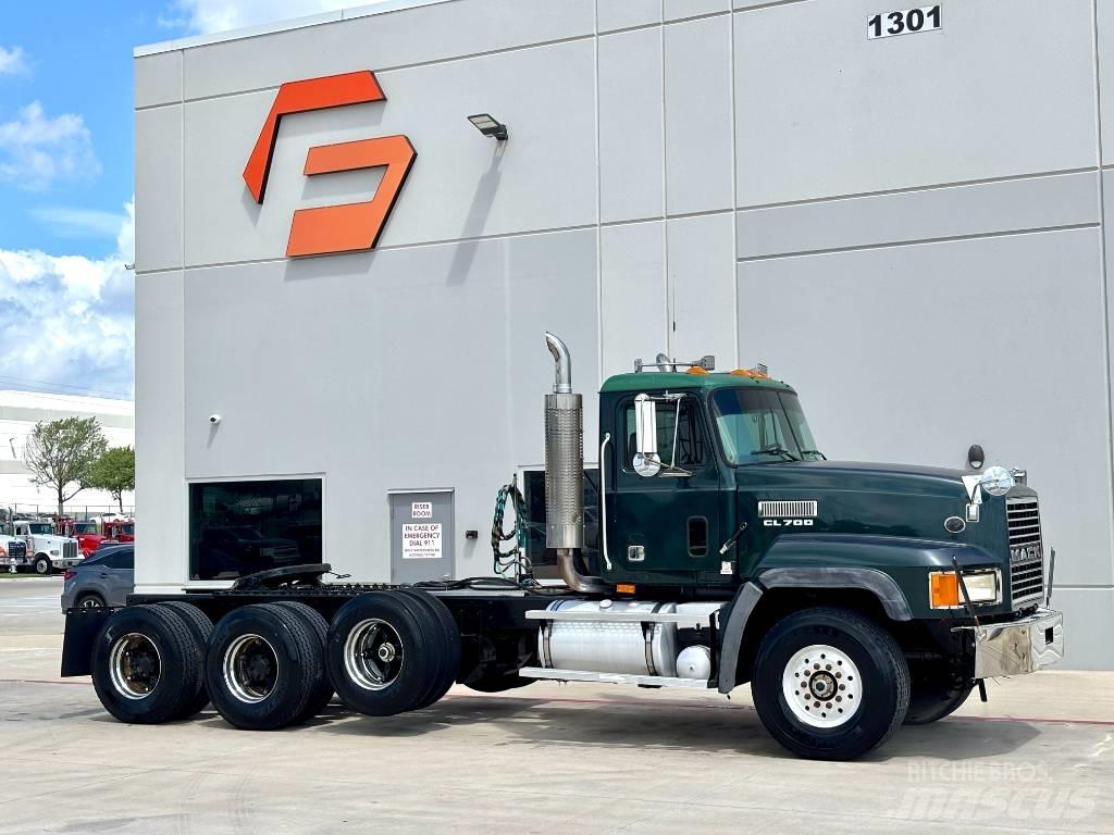 Mack CL 713 Tahače