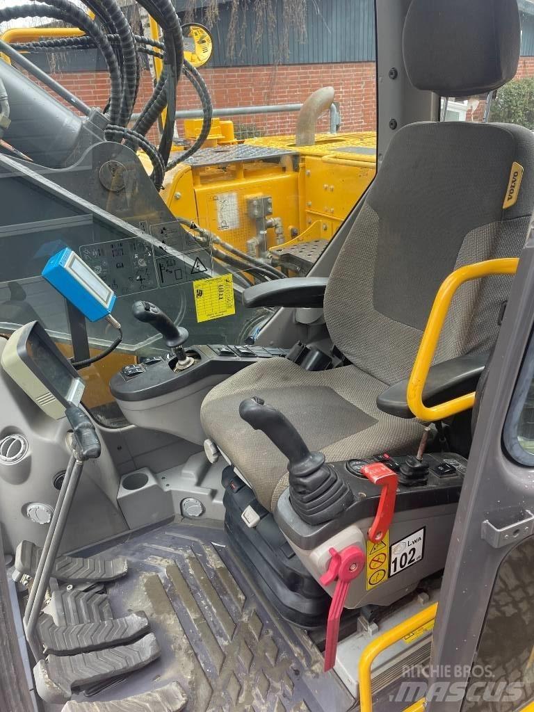 Volvo ECR235C Pásová rýpadla