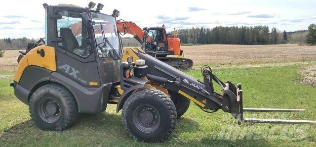 Mecalac AX850 Kolové nakladače