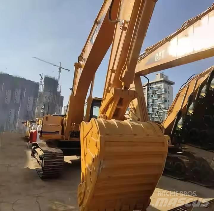 CAT CAT323B Midi rýpadla 7t - 12t