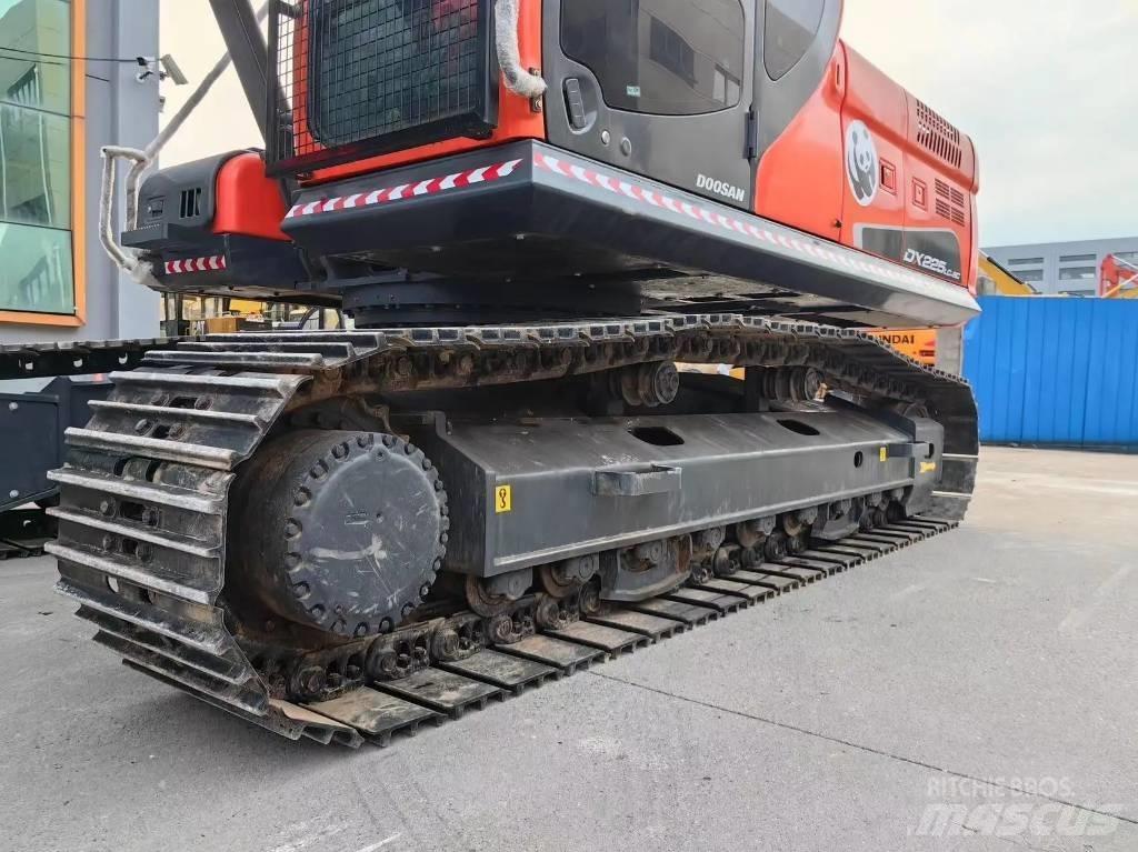 Doosan DX225LC-9C Pásová rýpadla