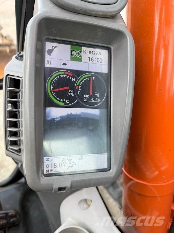 Hitachi ZX 135 US-5B Pásová rýpadla