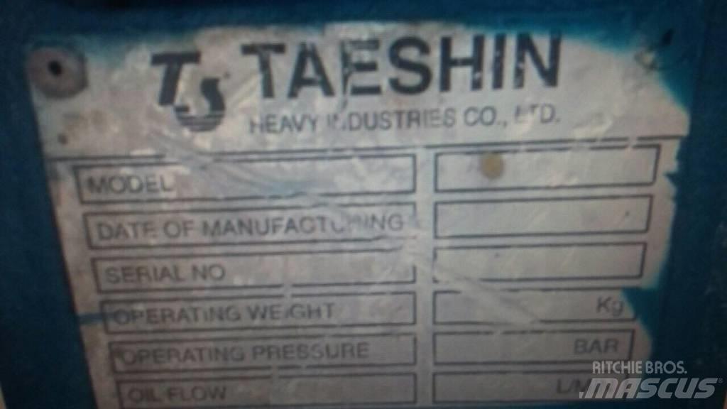  TAESHIN tb 35 Hydraulická beranidla na zatloukání pilotů