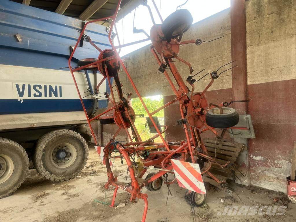 Lely TH 680 Obraceče a shrabovače sena