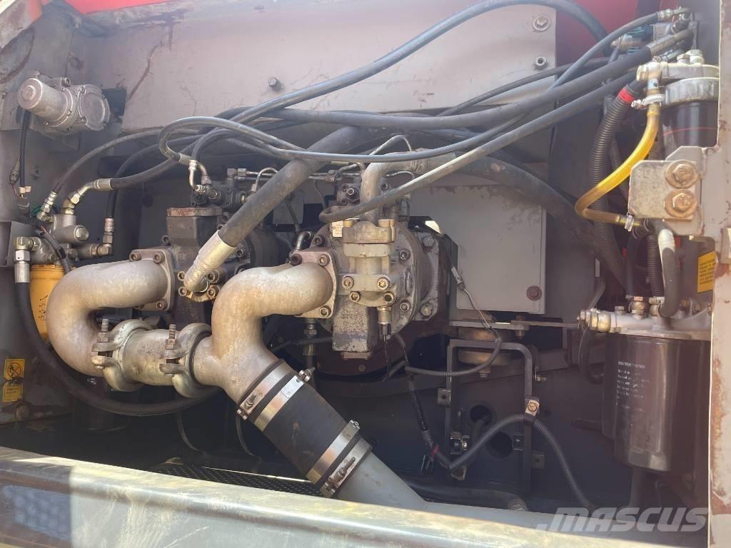 Hitachi ZX 350 Pásová rýpadla