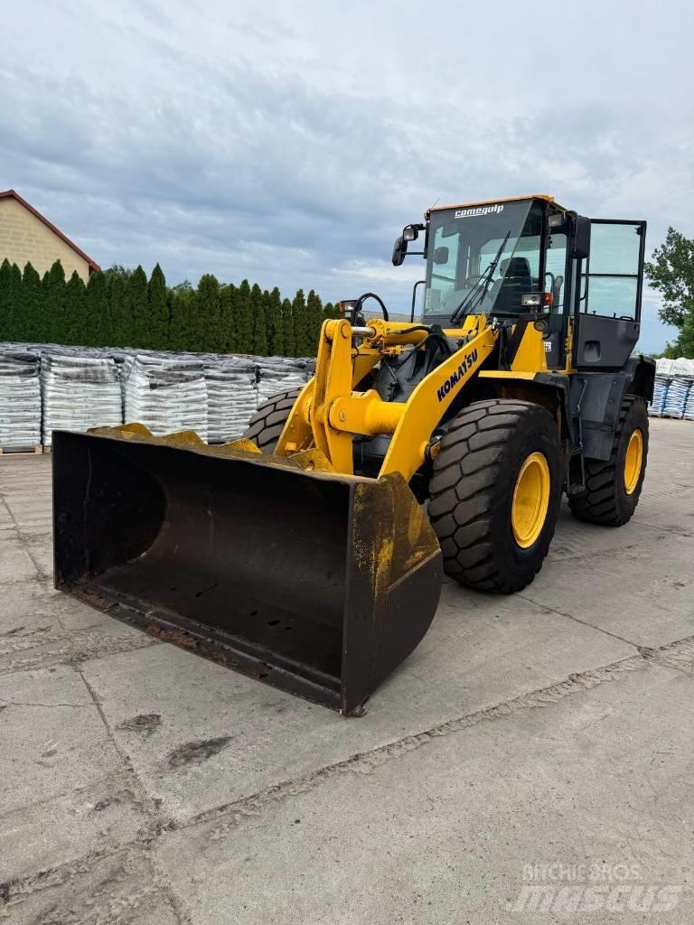 Komatsu WA250 Kolové nakladače