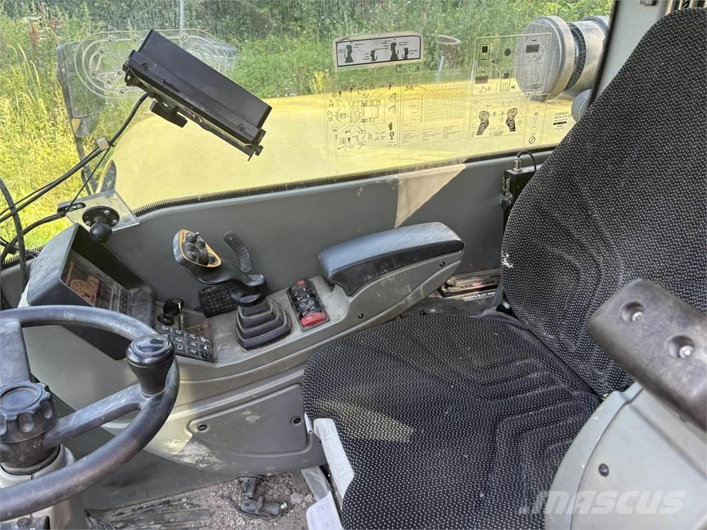 Yanmar B110W Kolová rýpadla