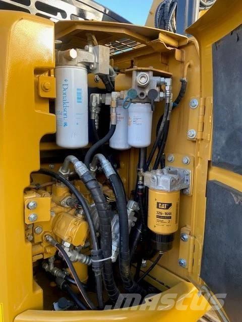 CAT 313 Pásová rýpadla